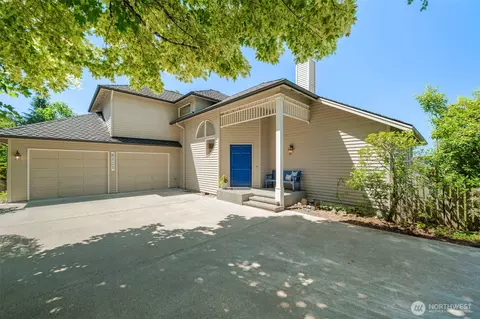 6121 NE 152nd St, Kenmore, WA 98028