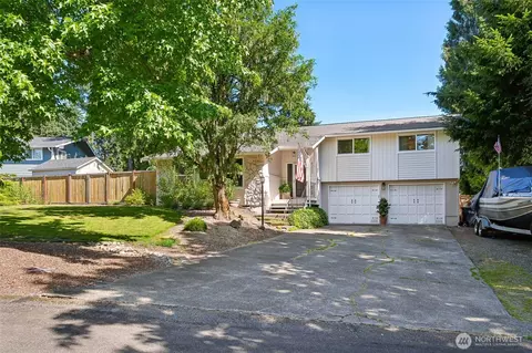6221 81st St E, Puyallup, WA 98371