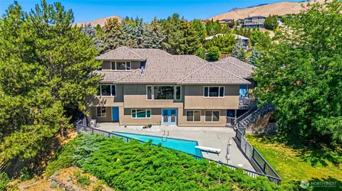 323 Stoneybrook Ln, Wenatchee, WA 98801