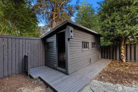 Exterior - 8216 Interlake Ave N, Seattle, WA 98103 photo 9 of 10