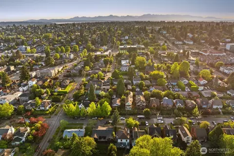 View/Area - 8216 Interlake Ave N, Seattle, WA 98103 photo 3 of 3
