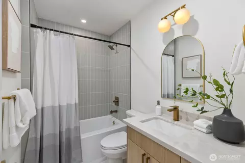 Bath - 8216 Interlake Ave N, Seattle, WA 98103 photo 1 of 2