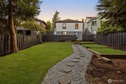 Exterior - 8216 Interlake Ave N, Seattle, WA 98103 photo 4 of 10