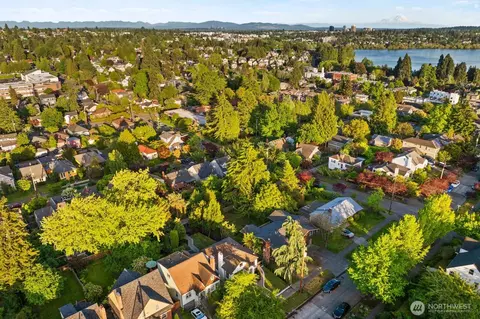 View/Area - 8216 Interlake Ave N, Seattle, WA 98103 photo 1 of 3