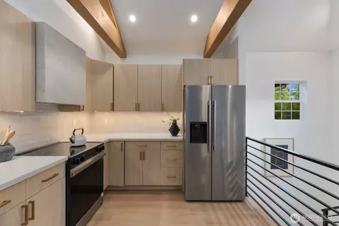 Kitchen - 8216 Interlake Ave N, Seattle, WA 98103 photo 3 of 4