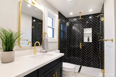 Bath - 510 223rd St SW, Bothell, WA 98021 photo 2 of 5