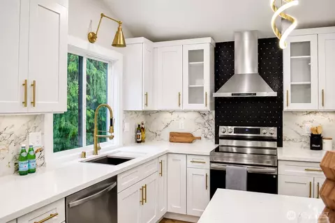 Kitchen - 510 223rd St SW, Bothell, WA 98021 photo 3 of 3