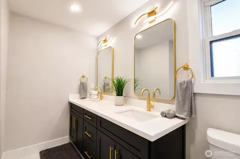 Bath - 510 223rd St SW, Bothell, WA 98021 photo 1 of 5