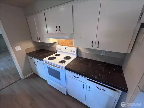 Kitchen - 3001 120th Pl SE, Everett, WA 98208 photo 2 of 3