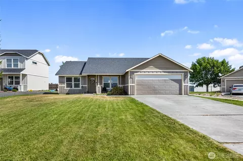 1402 W Tennessee Dr, Moses Lake, WA 98837