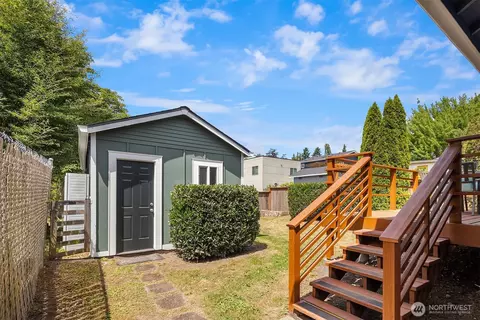 Exterior - 223 29th Ave E, Seattle, WA 98112 photo 5 of 8