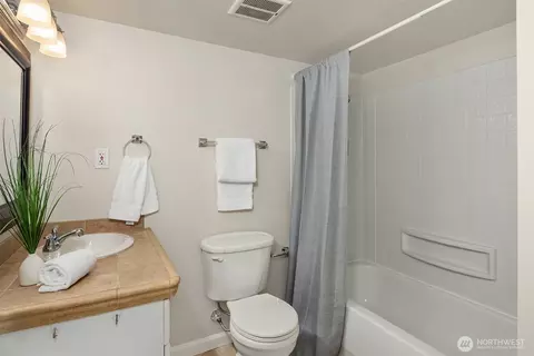 Bath - 223 29th Ave E, Seattle, WA 98112 photo 2 of 2