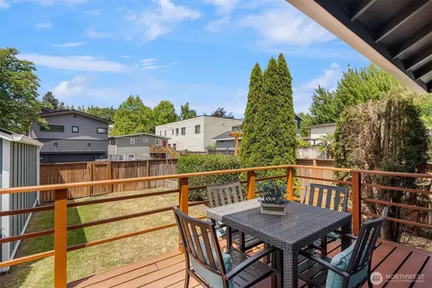 Exterior - 223 29th Ave E, Seattle, WA 98112 photo 3 of 8