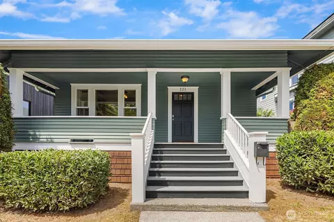 223 29th Ave E, Seattle, WA 98112