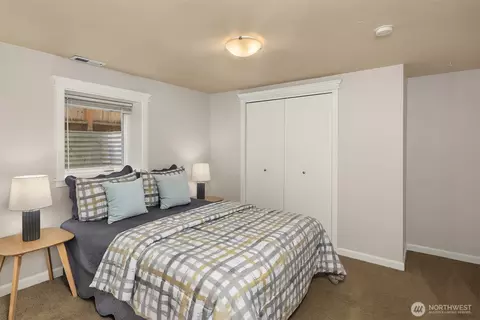 Bedroom - 223 29th Ave E, Seattle, WA 98112 photo 4 of 5