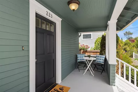 Exterior - 223 29th Ave E, Seattle, WA 98112 photo 2 of 8