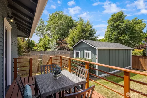 Exterior - 223 29th Ave E, Seattle, WA 98112 photo 4 of 8