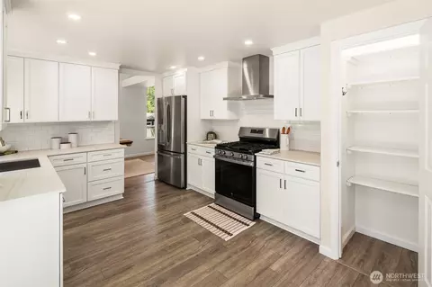 Kitchen - 22422 15th Pl W, Bothell, WA 98021 photo 2 of 2