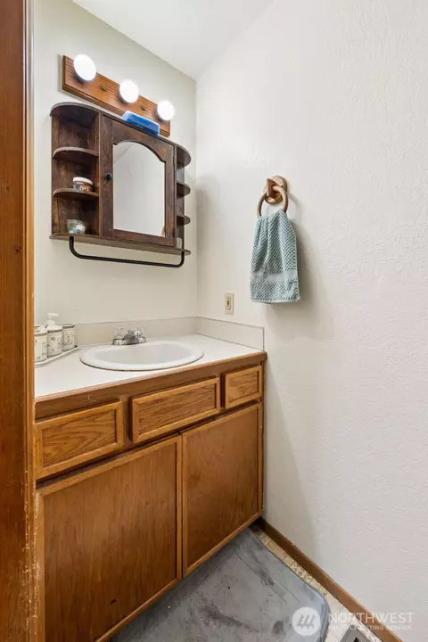 Bath - 470 E Murray Rd N, Grapeview, WA 98546 photo 1 of 5