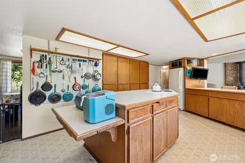 Kitchen - 470 E Murray Rd N, Grapeview, WA 98546 photo 2 of 4