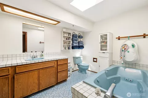 Bath - 470 E Murray Rd N, Grapeview, WA 98546 photo 3 of 5