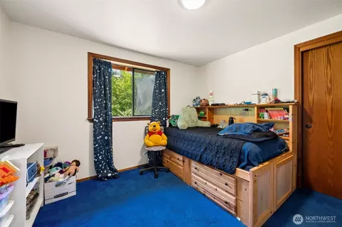 Bedroom - 470 E Murray Rd N, Grapeview, WA 98546 photo 4 of 5