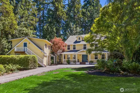 8363 NE Sumanee Pl, Bainbridge Island, WA 98110