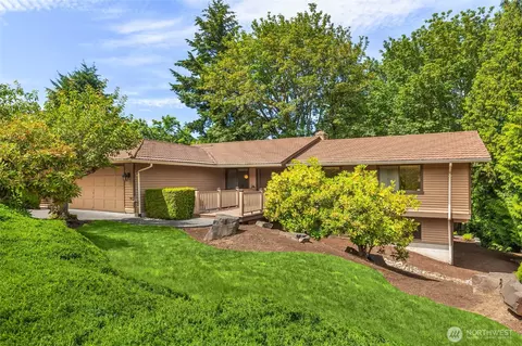 14724 SE 49th St, Bellevue, WA 98006