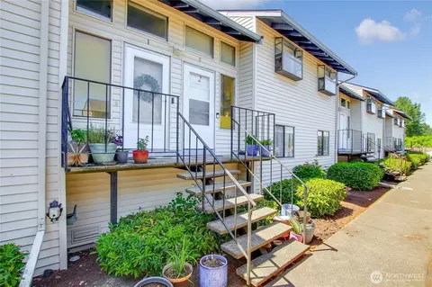 1313 W James St #2, Kent, WA 98032