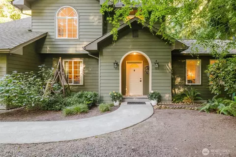 7215 NE Dolphin Dr, Bainbridge Island, WA 98110