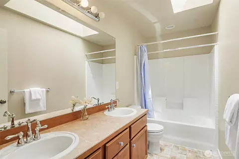 Bath - 4008 167th Pl SE, Bothell, WA 98012 photo 3 of 3