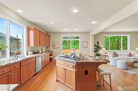 Kitchen - 4008 167th Pl SE, Bothell, WA 98012 photo 2 of 4