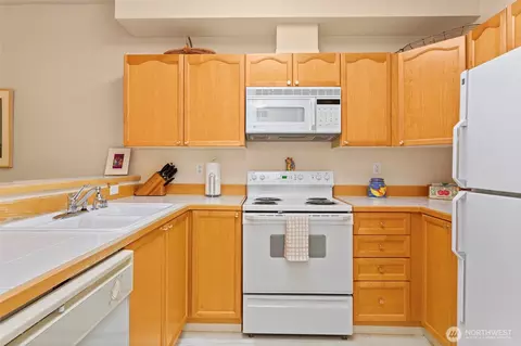 Kitchen - 12109 NE 171st Pl #B102, Bothell, WA 98011 photo 1 of 2