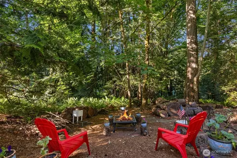 8480 Hansen Rd NE, Bainbridge Island, WA 98110
