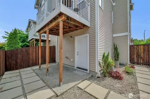 Exterior - 201 127th St SE #A, Everett, WA 98208 photo 6 of 7