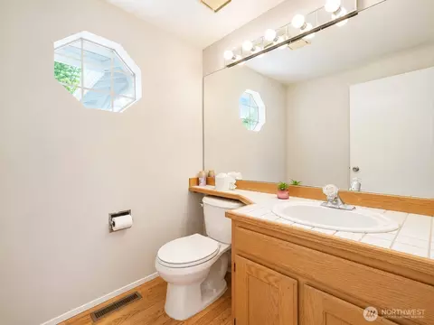 Bath - 2009 Mill Pointe Dr SE, Bothell, WA 98012 photo 1 of 5