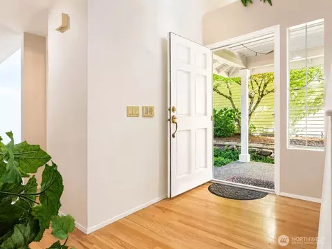 Entry Way - 2009 Mill Pointe Dr SE, Bothell, WA 98012 photo 1 of 3