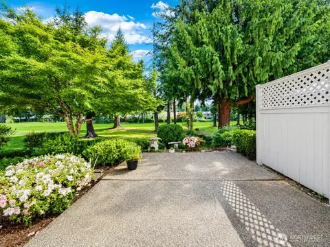 Exterior - 2009 Mill Pointe Dr SE, Bothell, WA 98012 photo 6 of 6