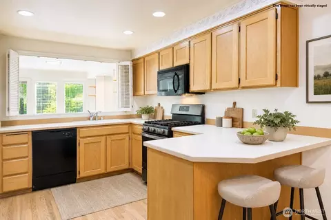 Kitchen - 2009 Mill Pointe Dr SE, Bothell, WA 98012 photo 1 of 4