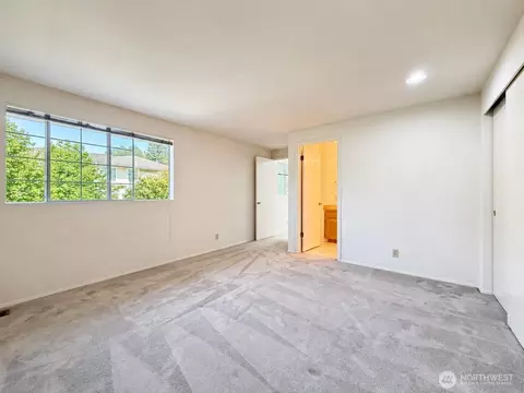 Bedroom - 2009 Mill Pointe Dr SE, Bothell, WA 98012 photo 4 of 4