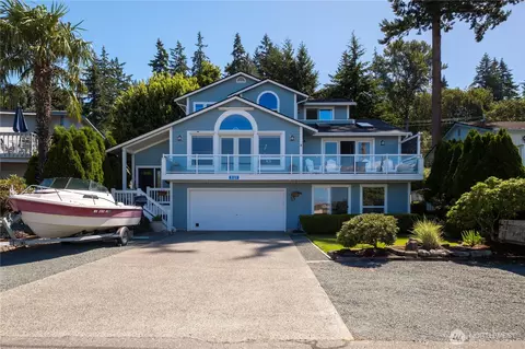 8189 Whidbey Dr, Clinton, WA 98236