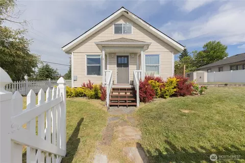 226 N 5th St, Mount Vernon, WA 98273
