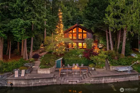 211 E Church Point Dr, Shelton, WA 98584