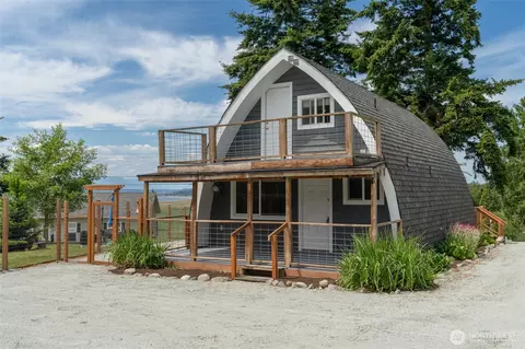 1117 Halsey Dr, Coupeville, WA 98239