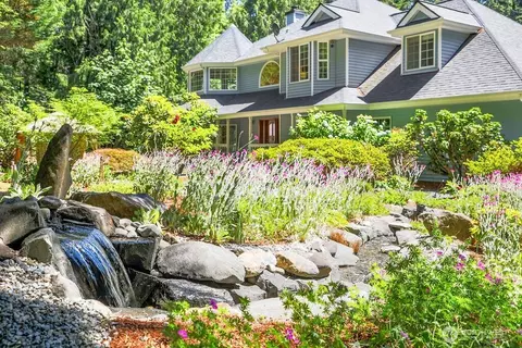 195 NE Lazy Fox Ln, Poulsbo, WA 98370