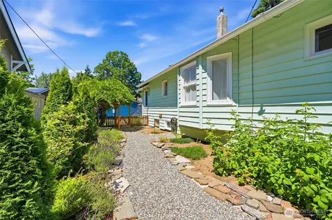 Exterior - 2312 Baker Ave, Everett, WA 98201 photo 11 of 14