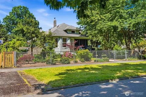 Exterior - 2312 Baker Ave, Everett, WA 98201 photo 3 of 14