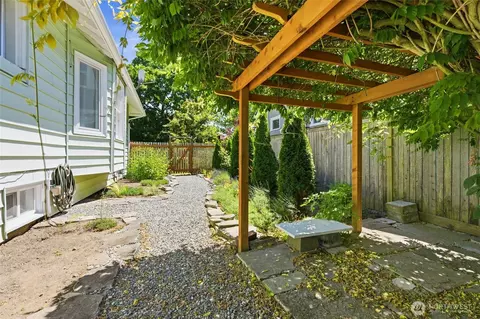 Exterior - 2312 Baker Ave, Everett, WA 98201 photo 12 of 14
