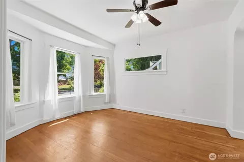Living - 2312 Baker Ave, Everett, WA 98201 photo 2 of 4