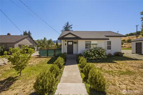 123 Chris St, Pateros, WA 98846